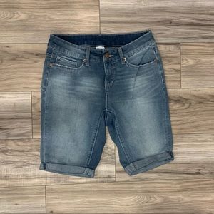 Light wash Bermuda’s